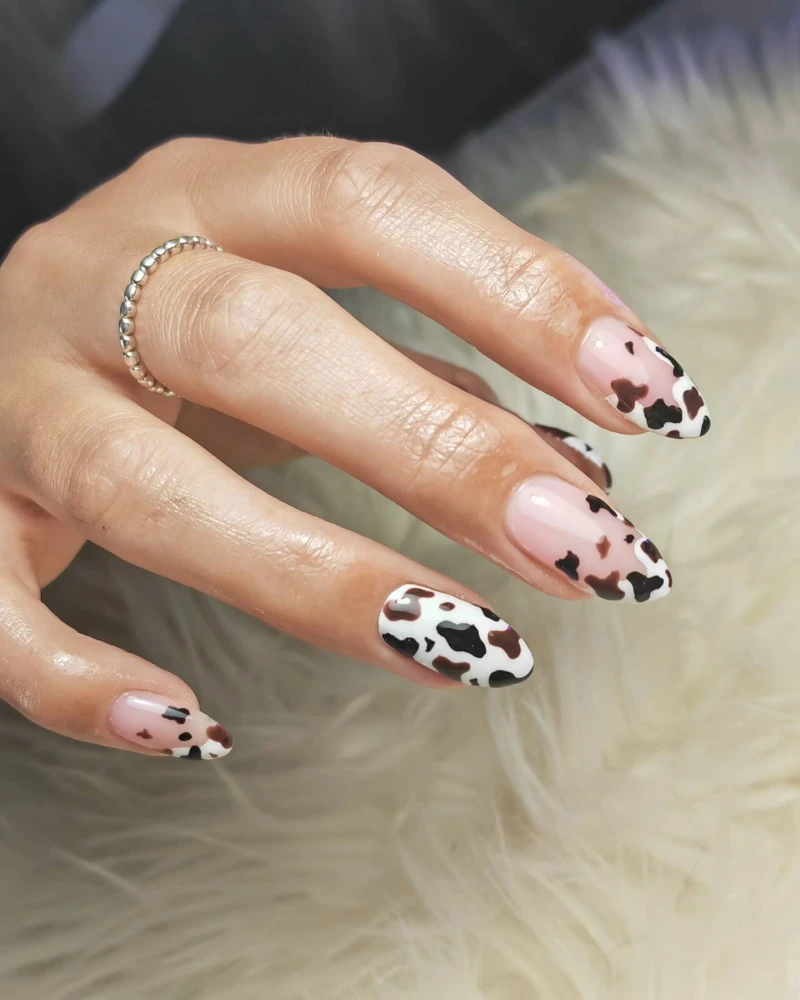 Cow print nails, манікюр як корівка 