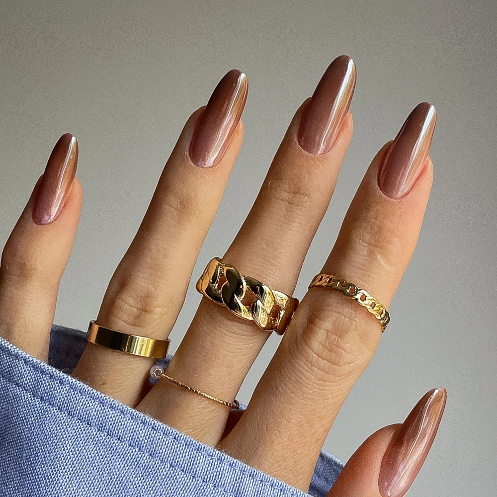 Chocolate chrome nails, трендовий манікюр 