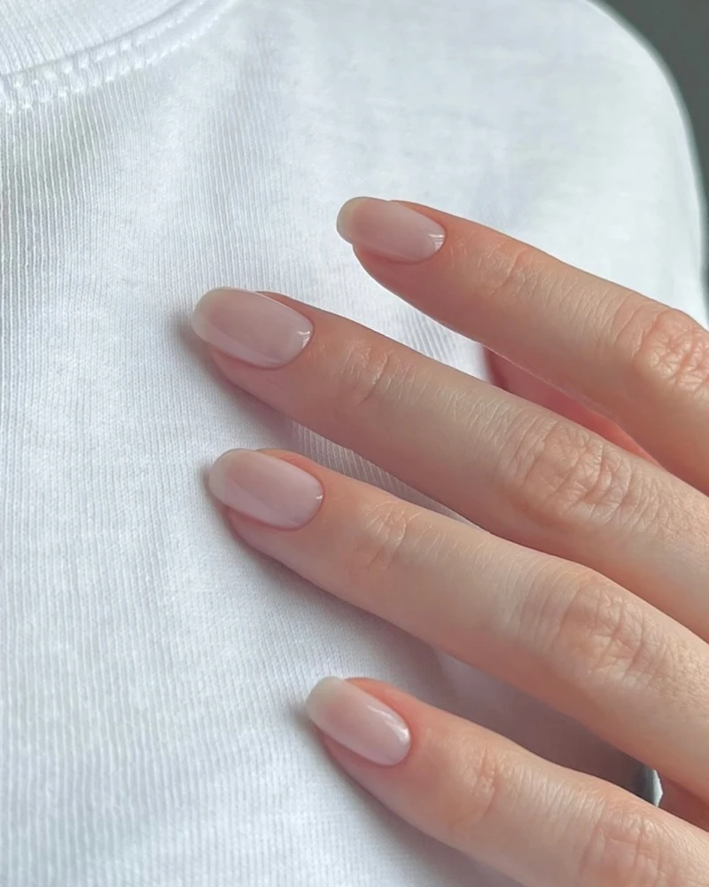 clean girl nails, нюдовий манікюр