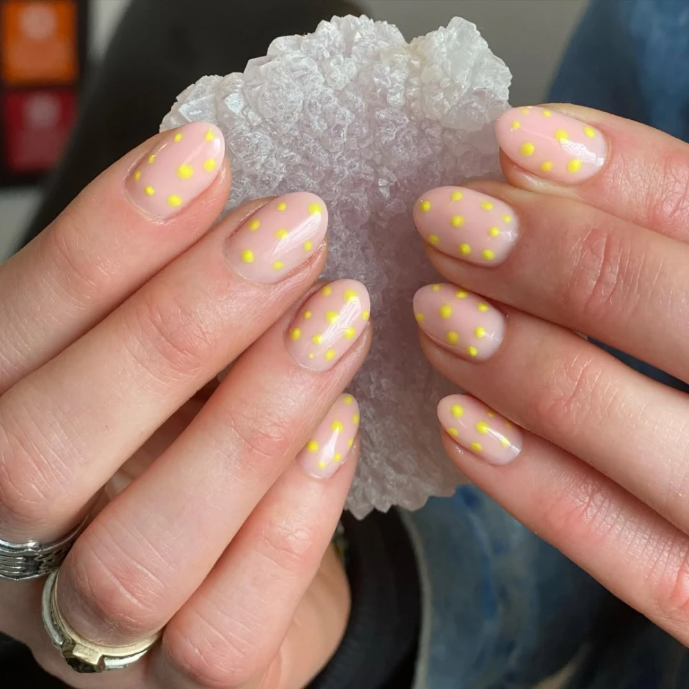 Манікюр у горошок, polka dot nails 