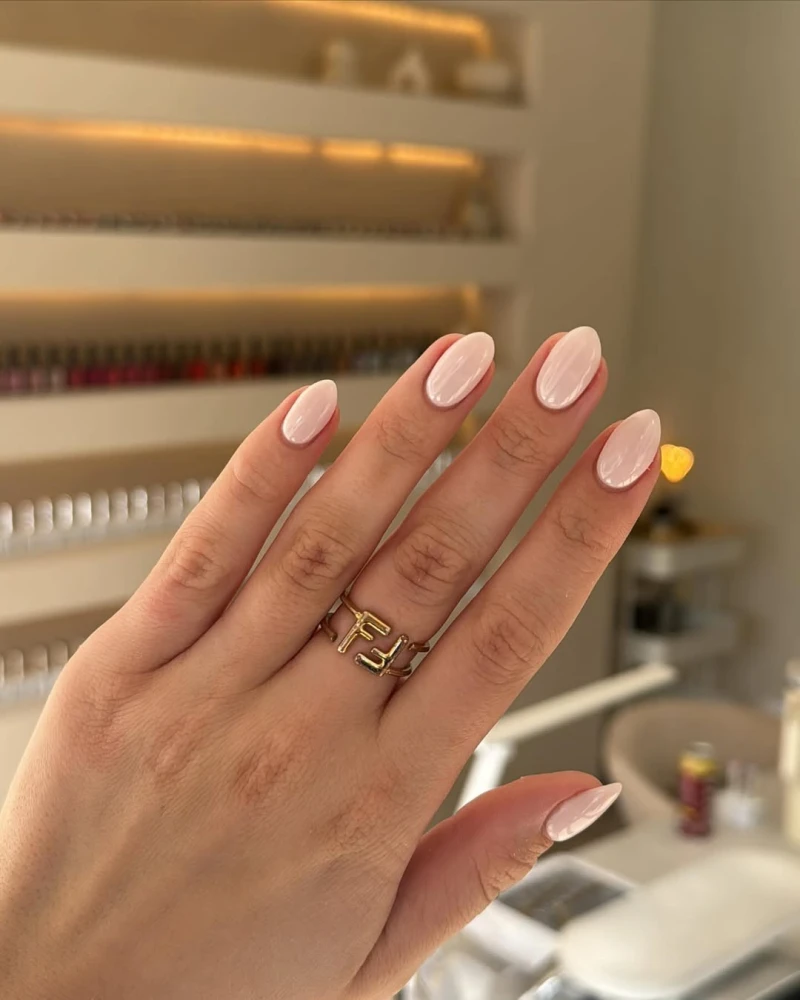 Nude nails 