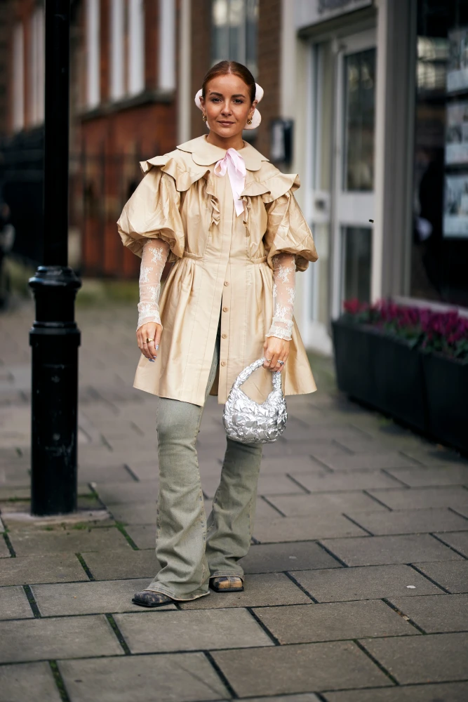 Як носити мереживо восени 2025: фото