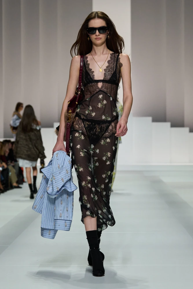 Українська модель Віра Бошкова на показі Dolce & Gabbana