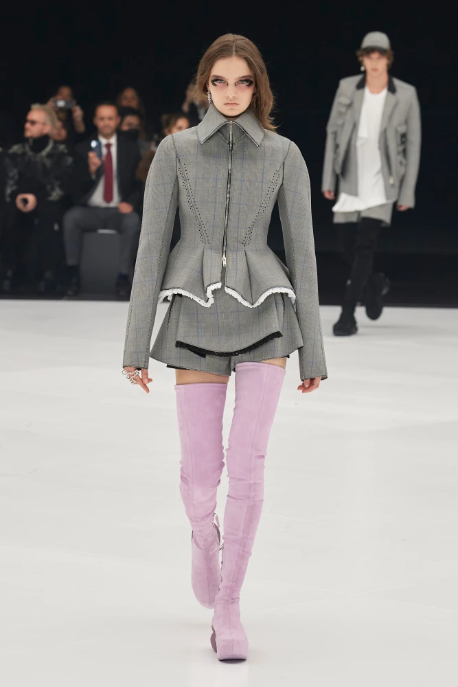 Віра Бошкова показ Givenchy