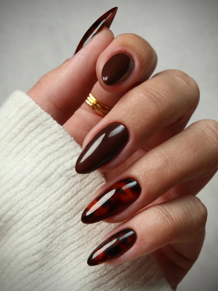 Черепаховий манікюр
