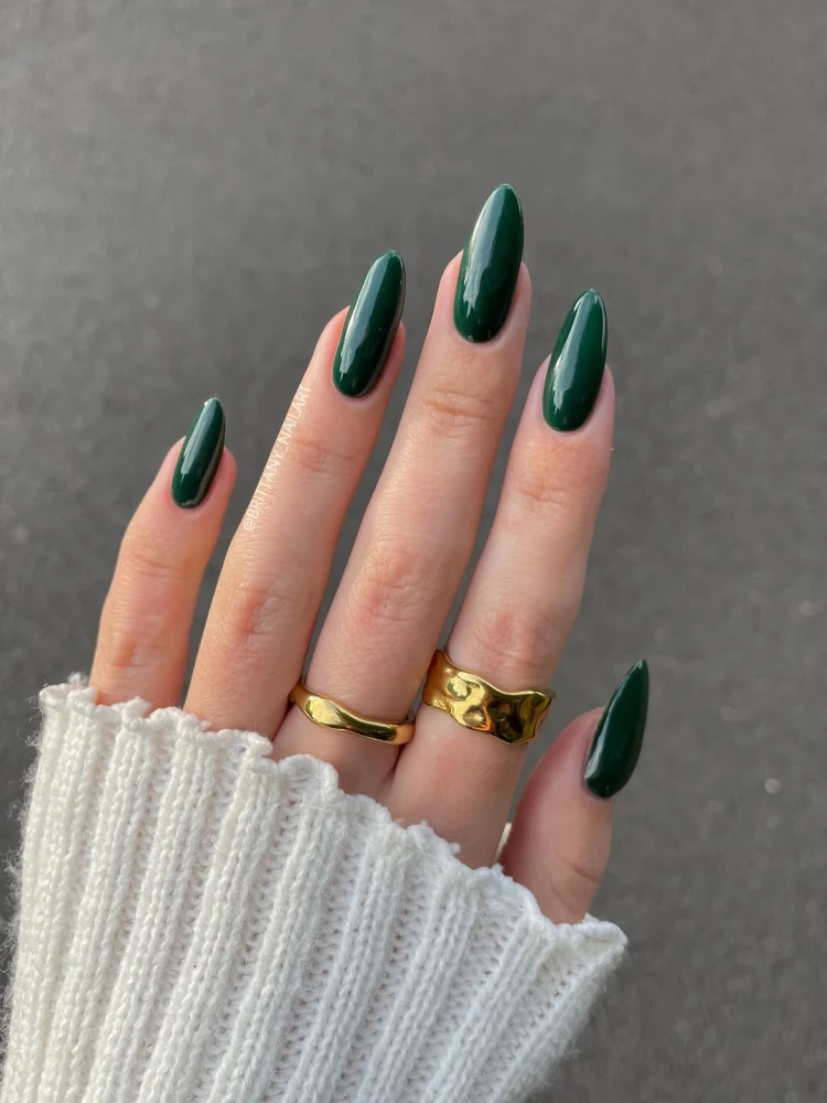 Смарагдовий манікюр