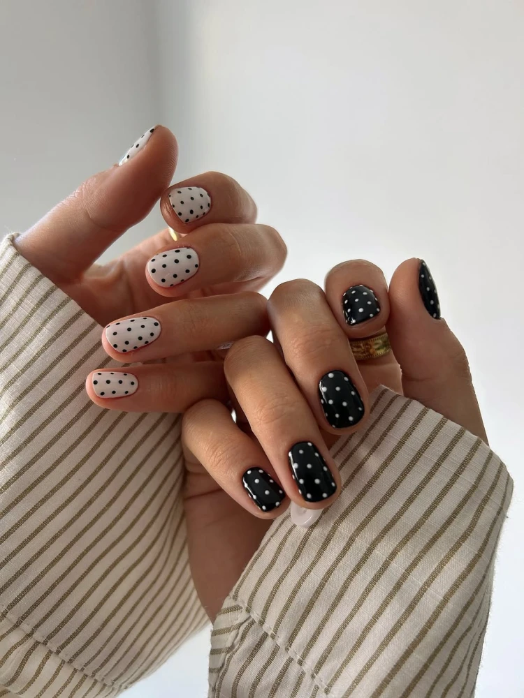 Манікюр з гороховим принтом
