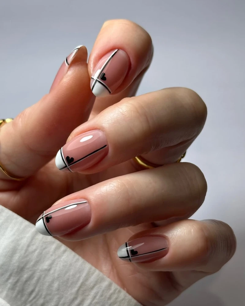 Чорно білий манікюр