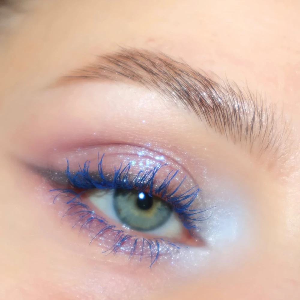 Макіяж із синьою тушшю 