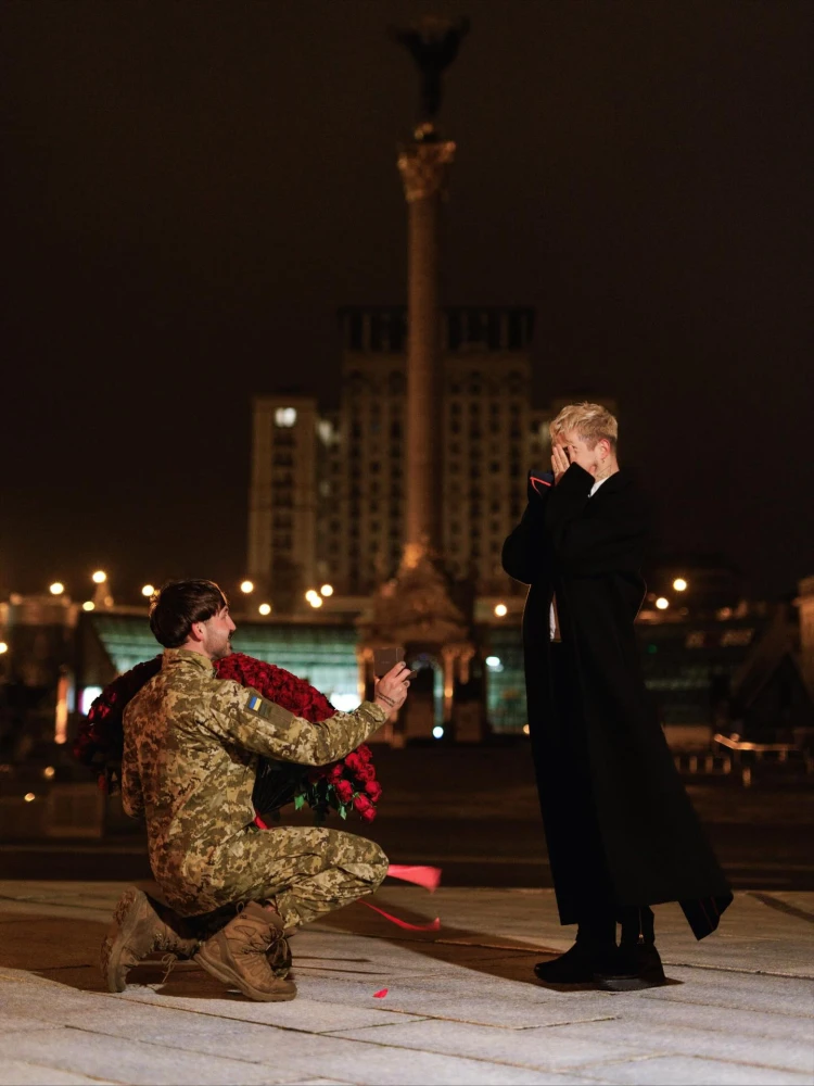  MÉLOVIN заручився з військовим: фото