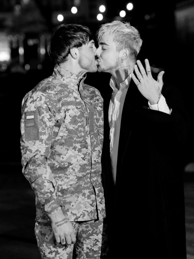  MÉLOVIN оголосив про заручини з військовим