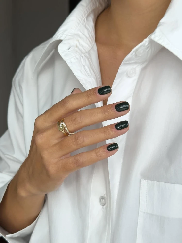 Смарагдовий манікюр 