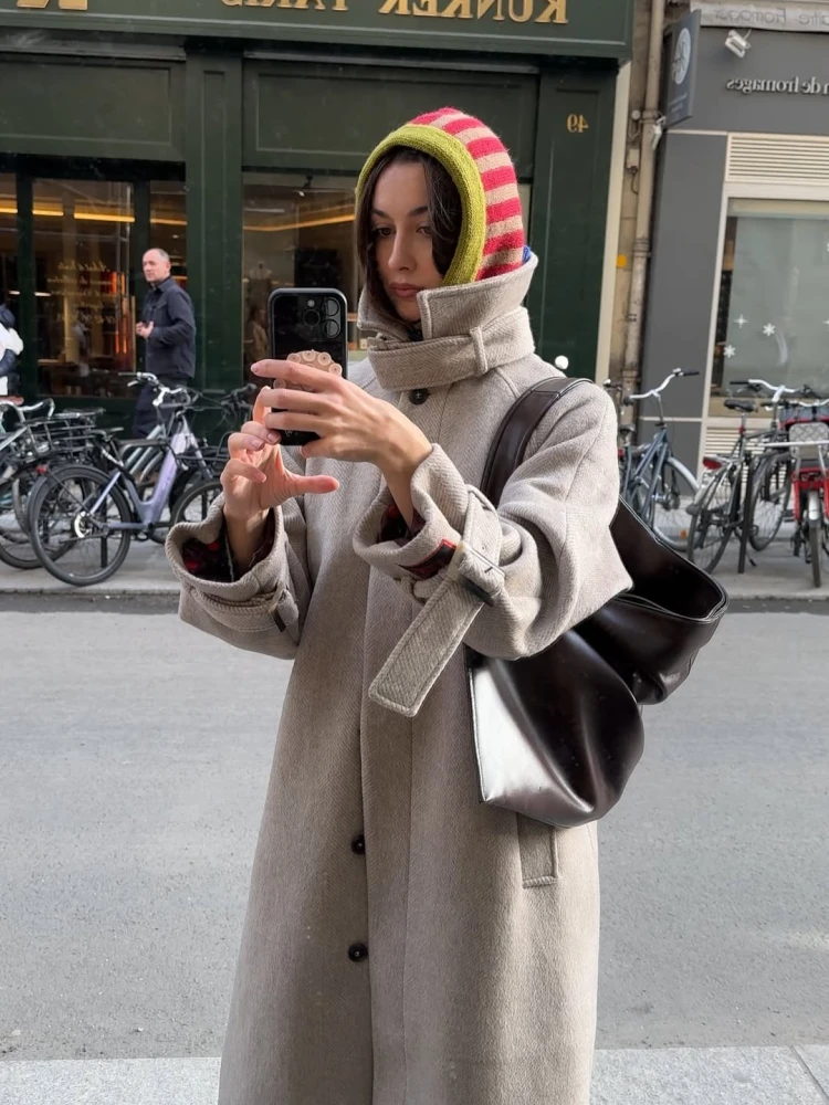 Пальта з коміром-стійкою