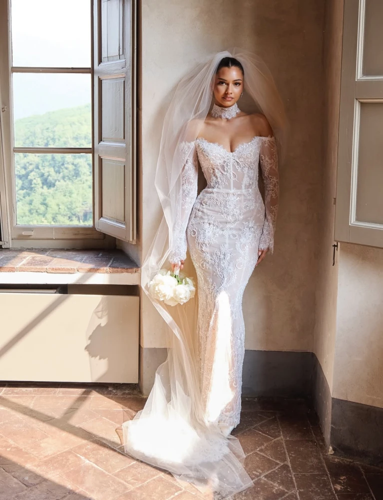 Приталені весільні сукні