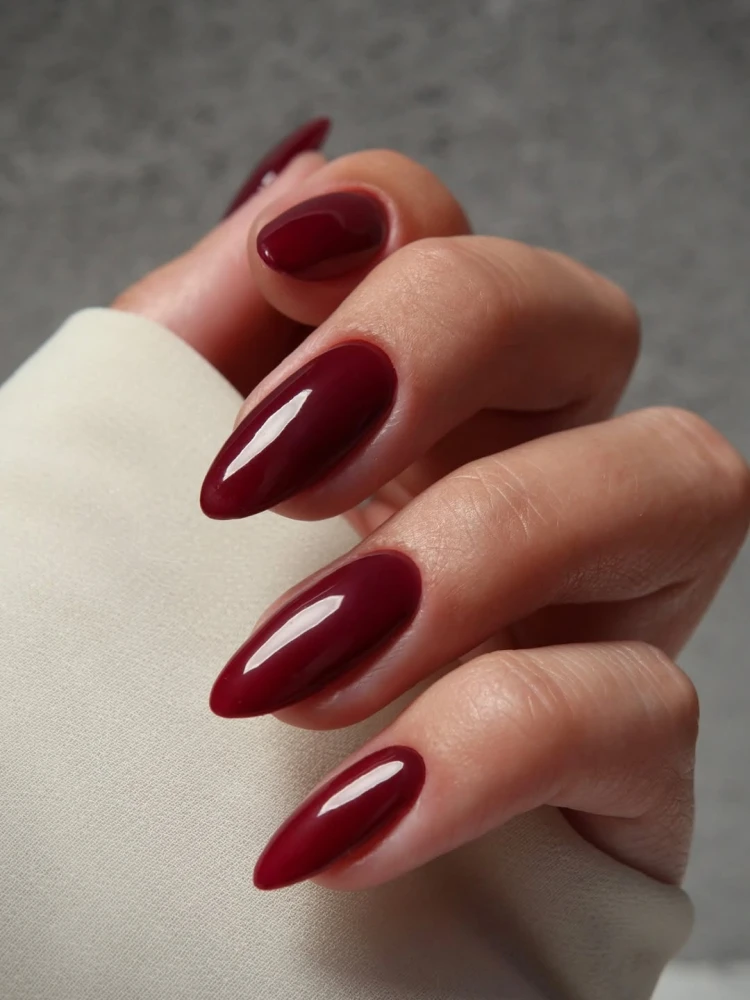 Манікюр бургунді