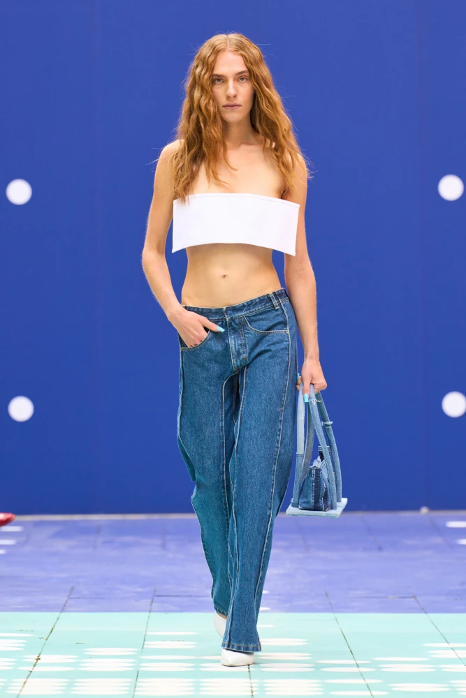 Які трендові джинси обрати в базовий гардероб