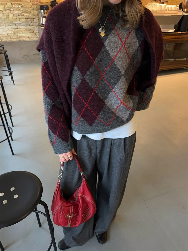 Як модно носити светр цієї зими