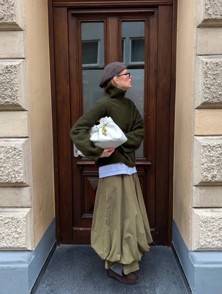 Светр з футболкою