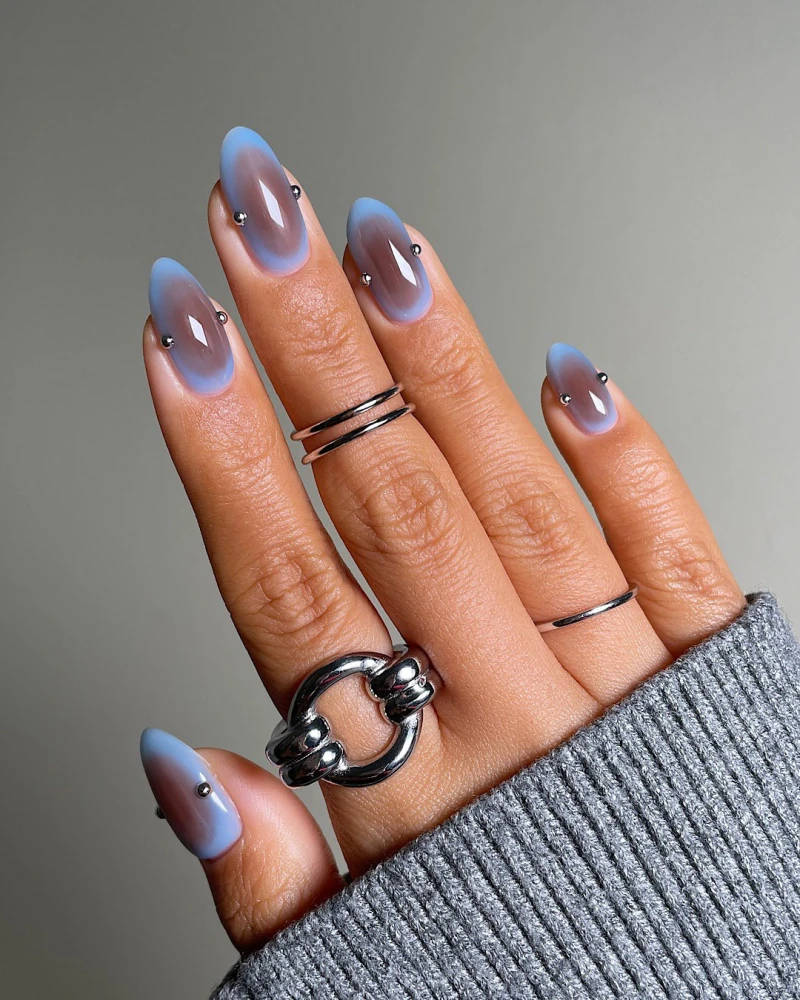 Манікюр з аурою