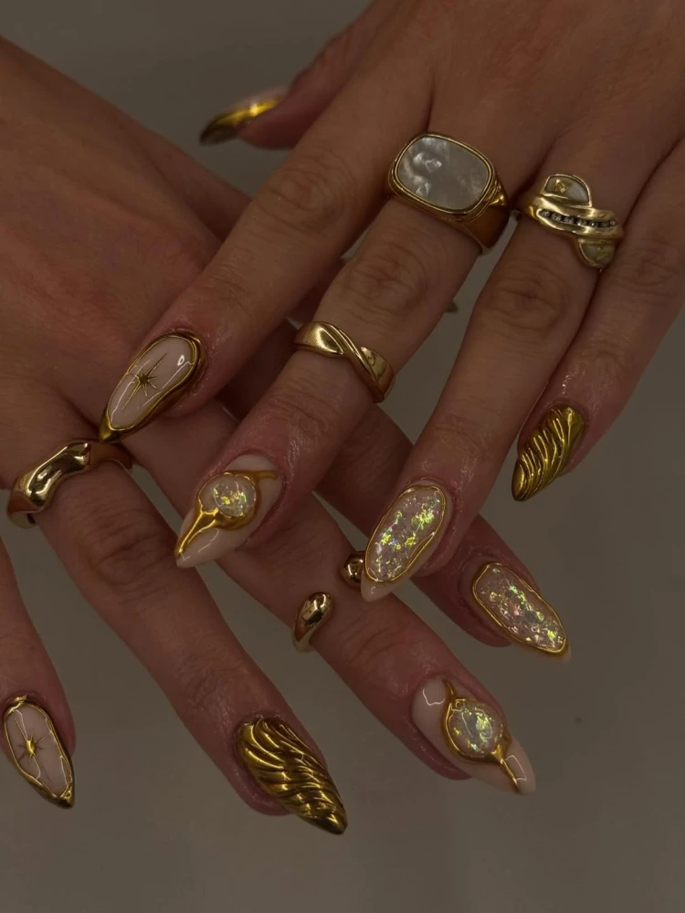 Золотий манікюр