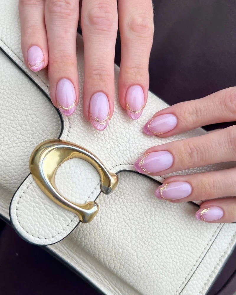 Рожевий французький манікюр