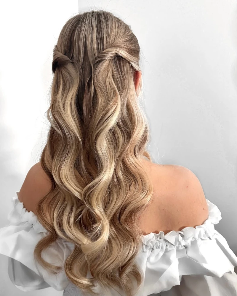 Трендові весільні зачіски 2026