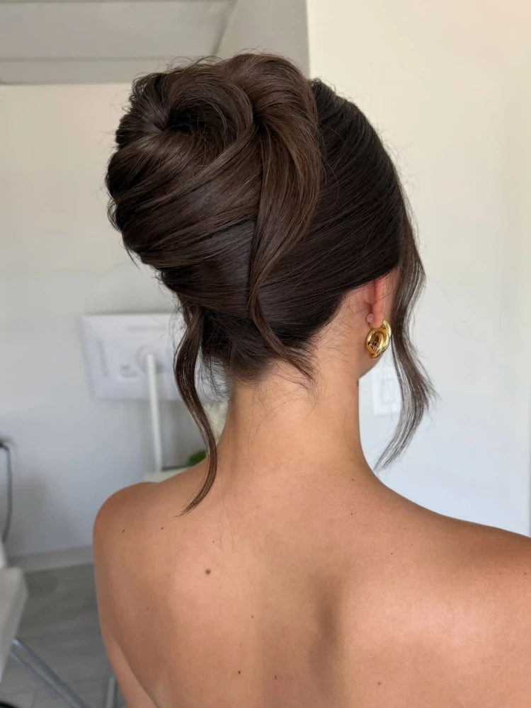 Тренди весільних зачісок 2026