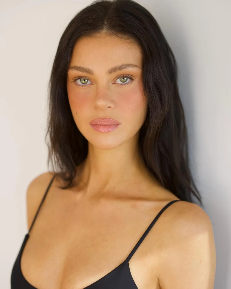 Нікола Пельтц-Бекхем