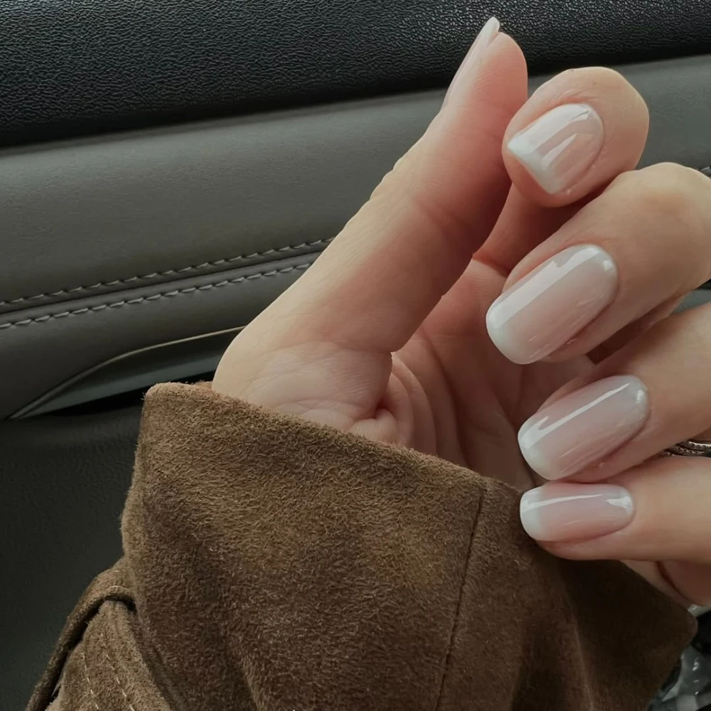 трендовий французький манікюр