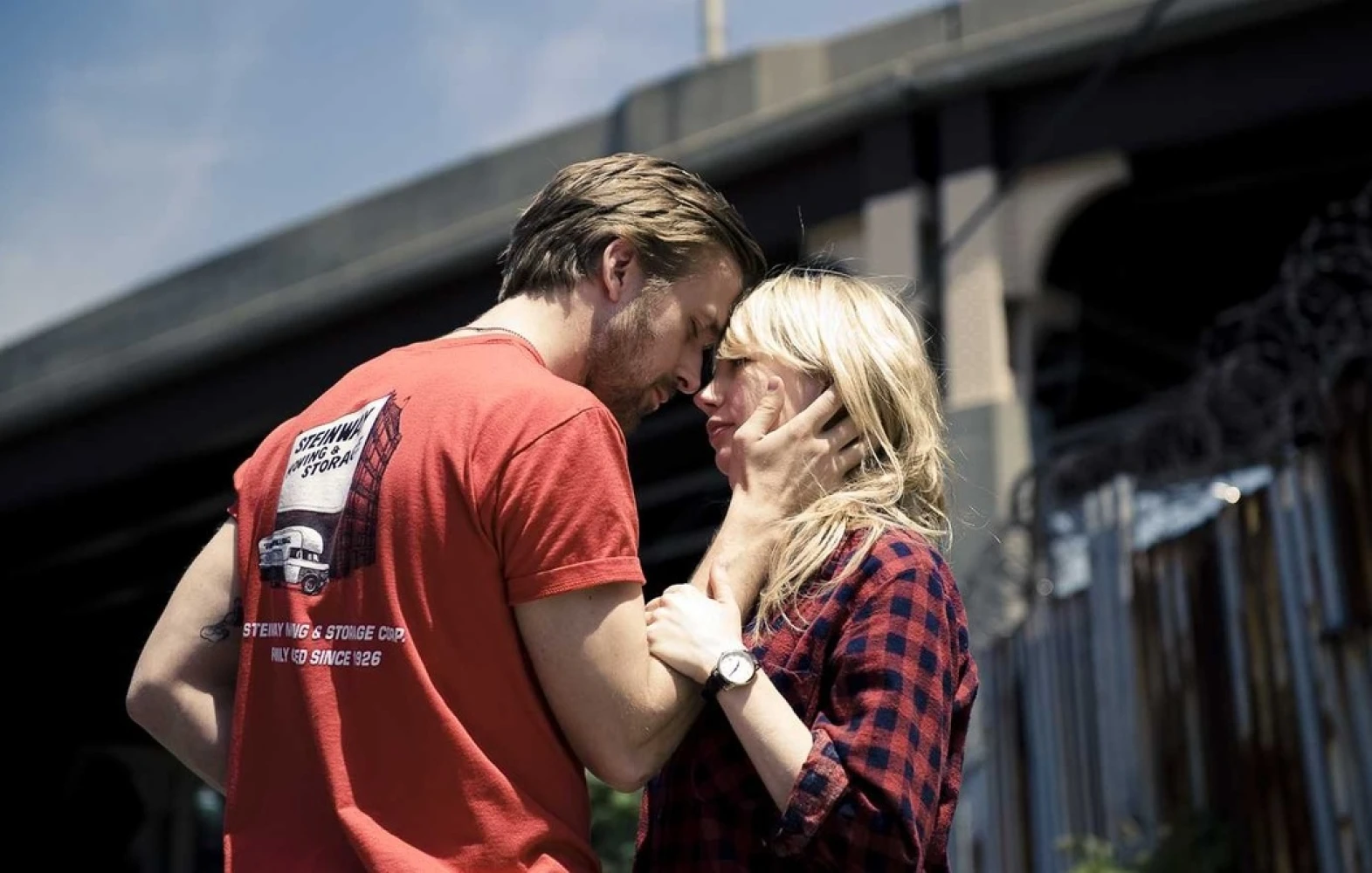 Чому ми залишаємося в деструктивних стосунках: розповідає психологиня