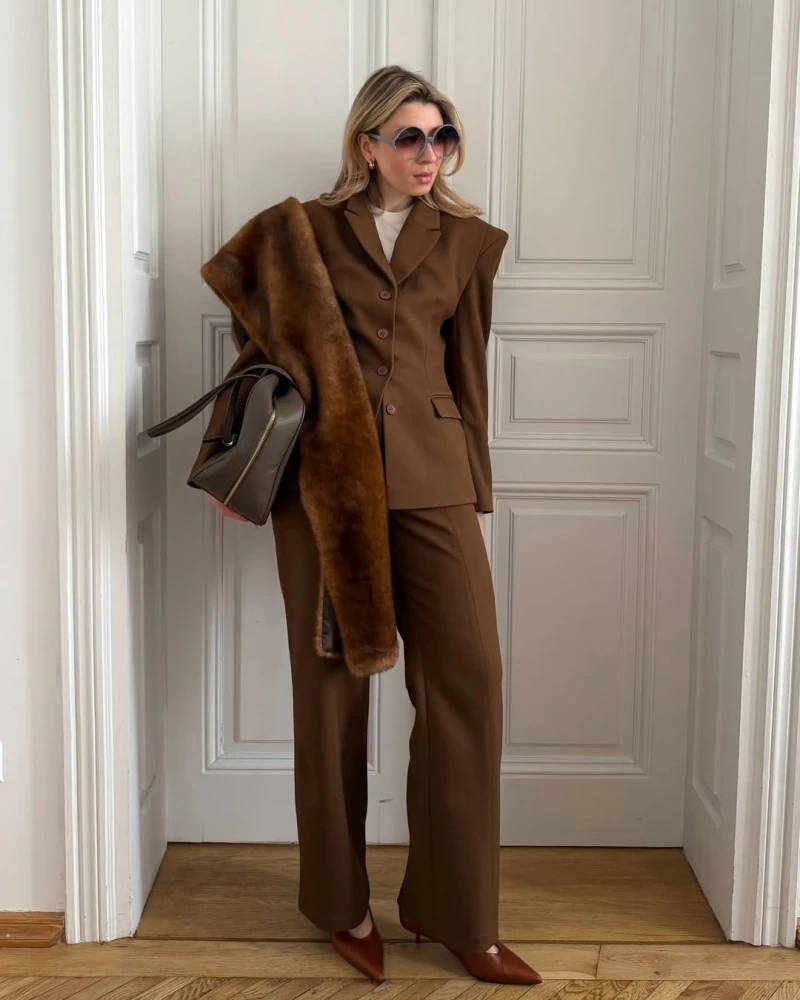 Стильні ділові костюми