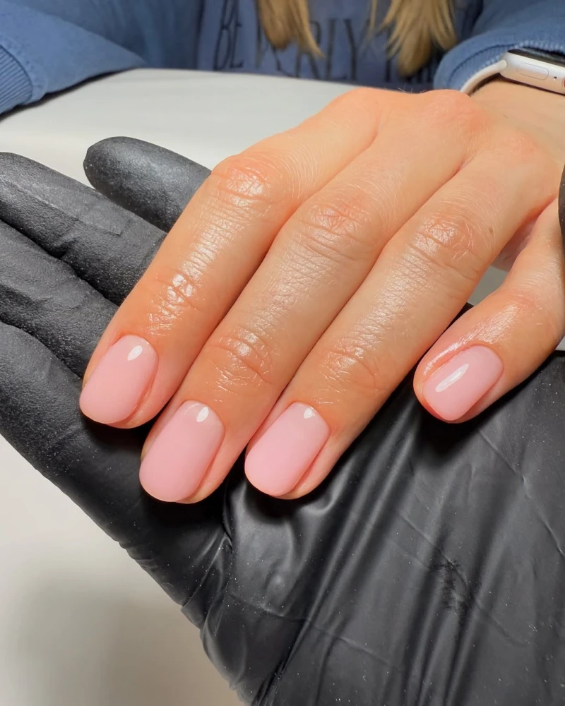 Нюдовий манікюр 