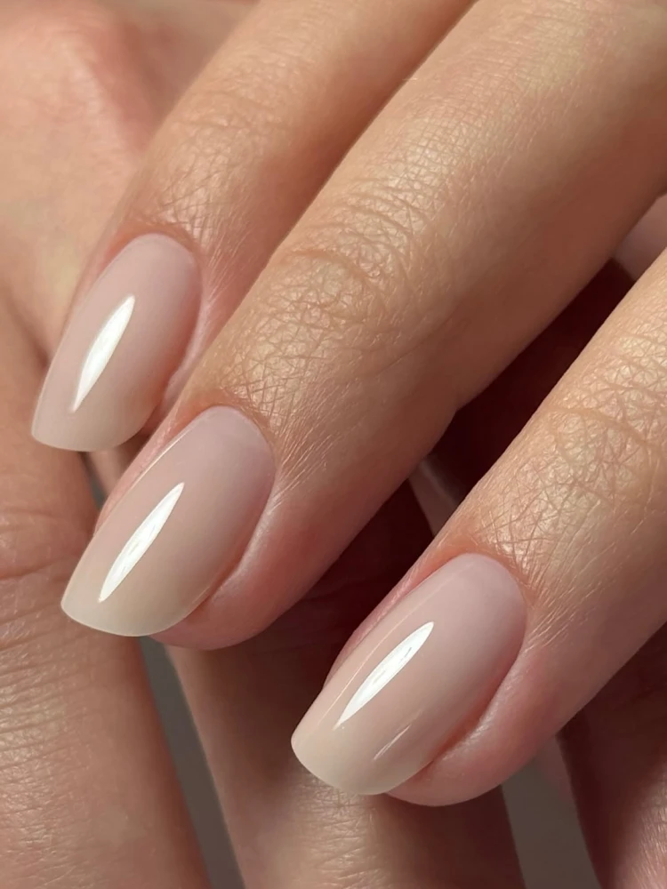 Нюдовий манікюр 