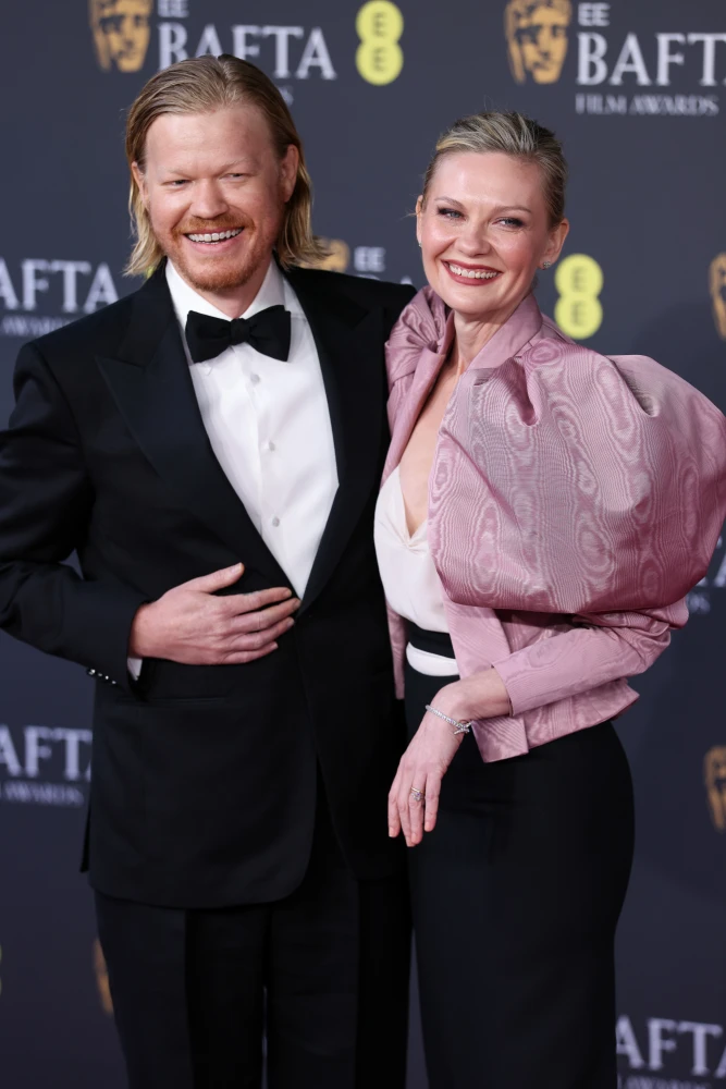 Кірстен Данст і Джессі Племонс на BAFTA 2026: фото