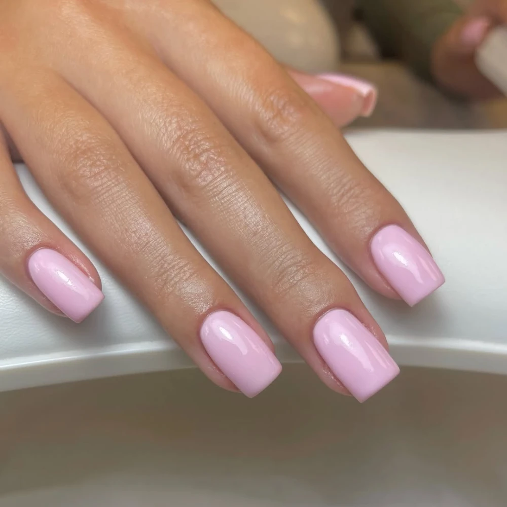 Рожевий манікюр