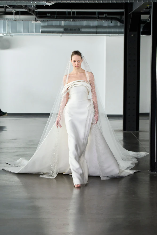 Весільні сукні зі шлейфом