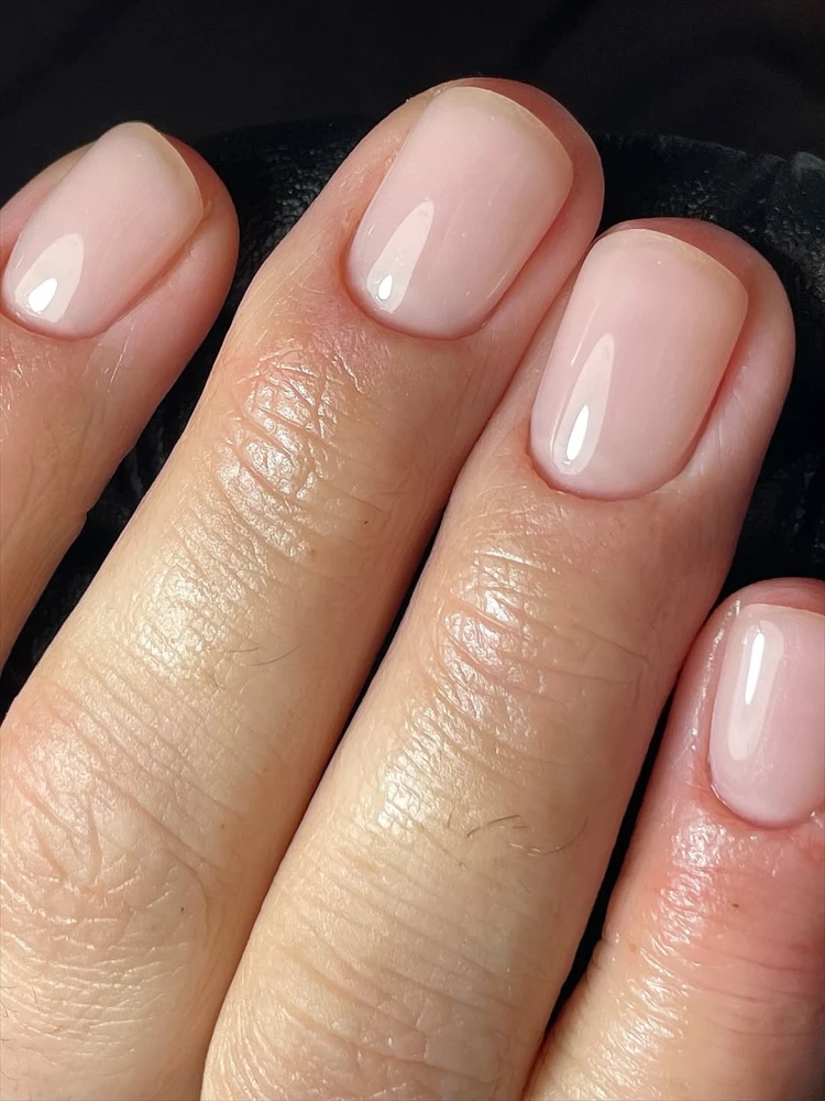 Молочний манікюр 