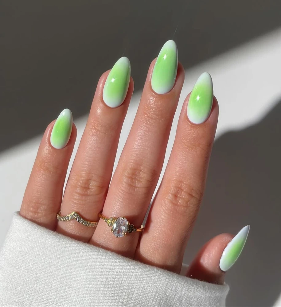 Трендовий весняний манікюр