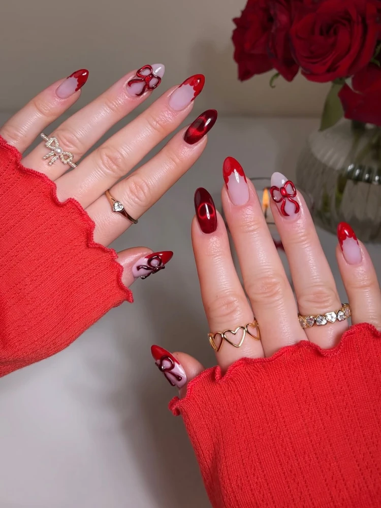 Трендовий червоний манікюр 