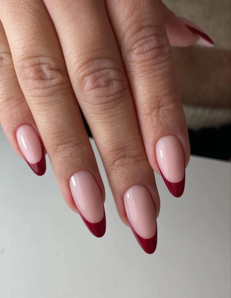 Трендовий червоний манікюр 