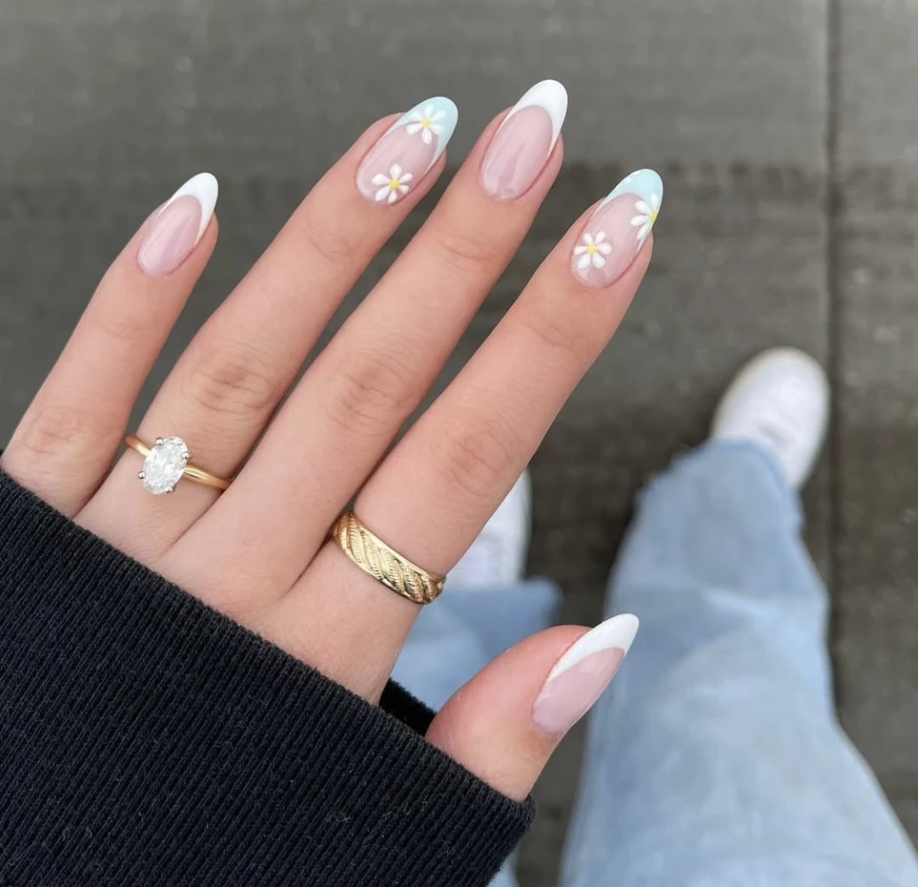 Квітковий манікюр 