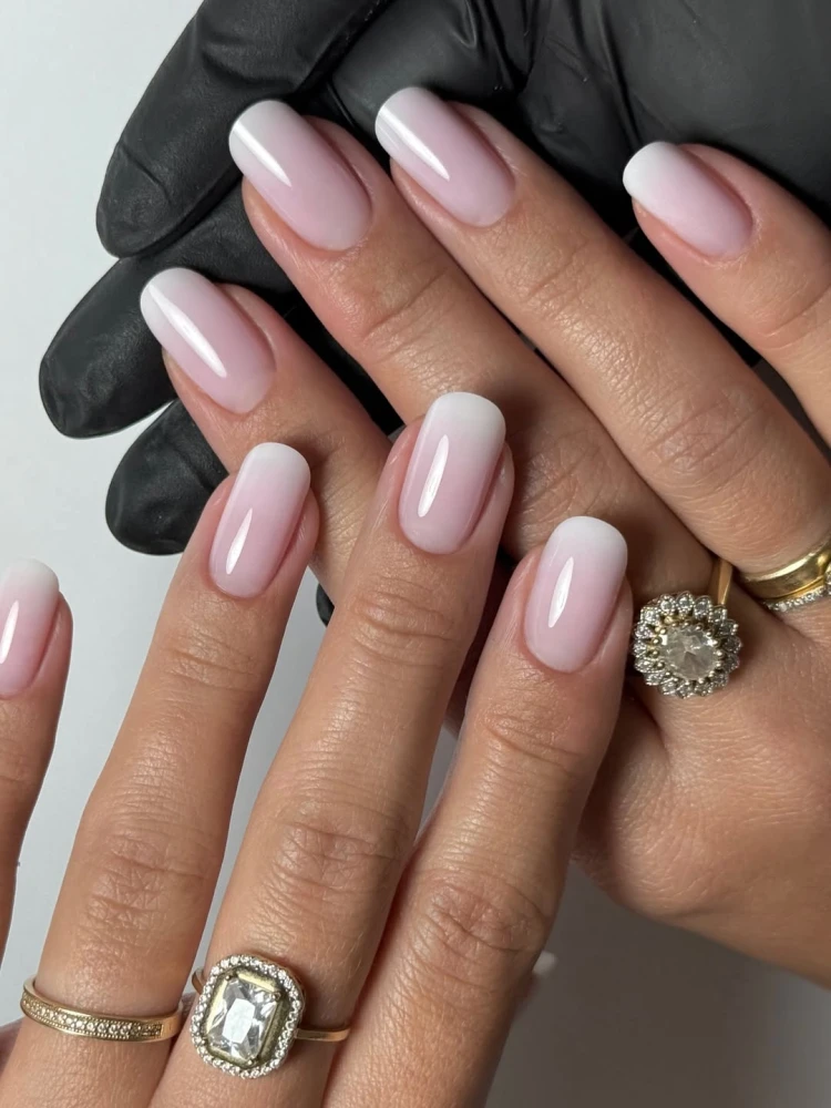 Манікюр омбре 