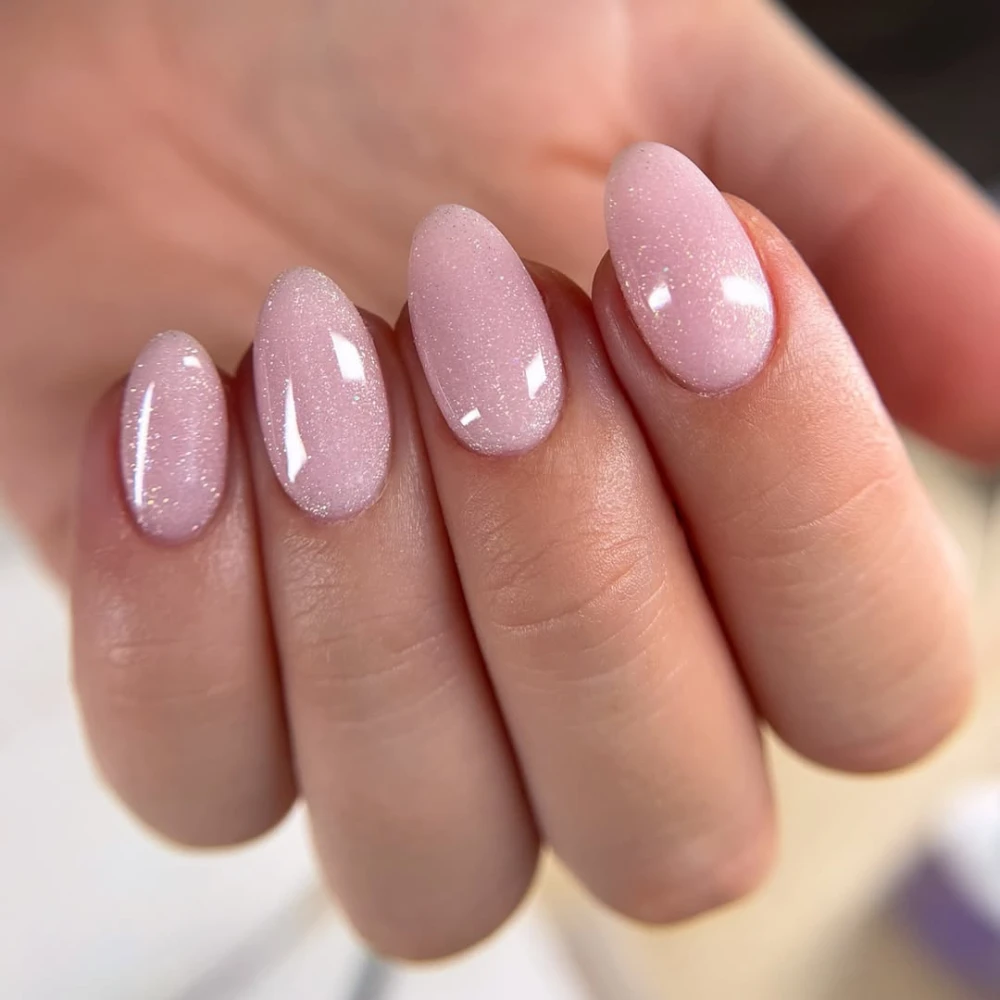 Весняний рожевий манікюр 