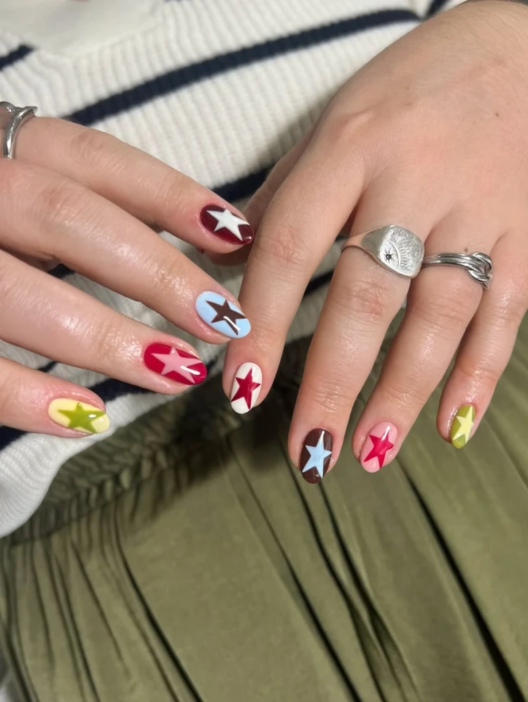 Яскравий манікюр 