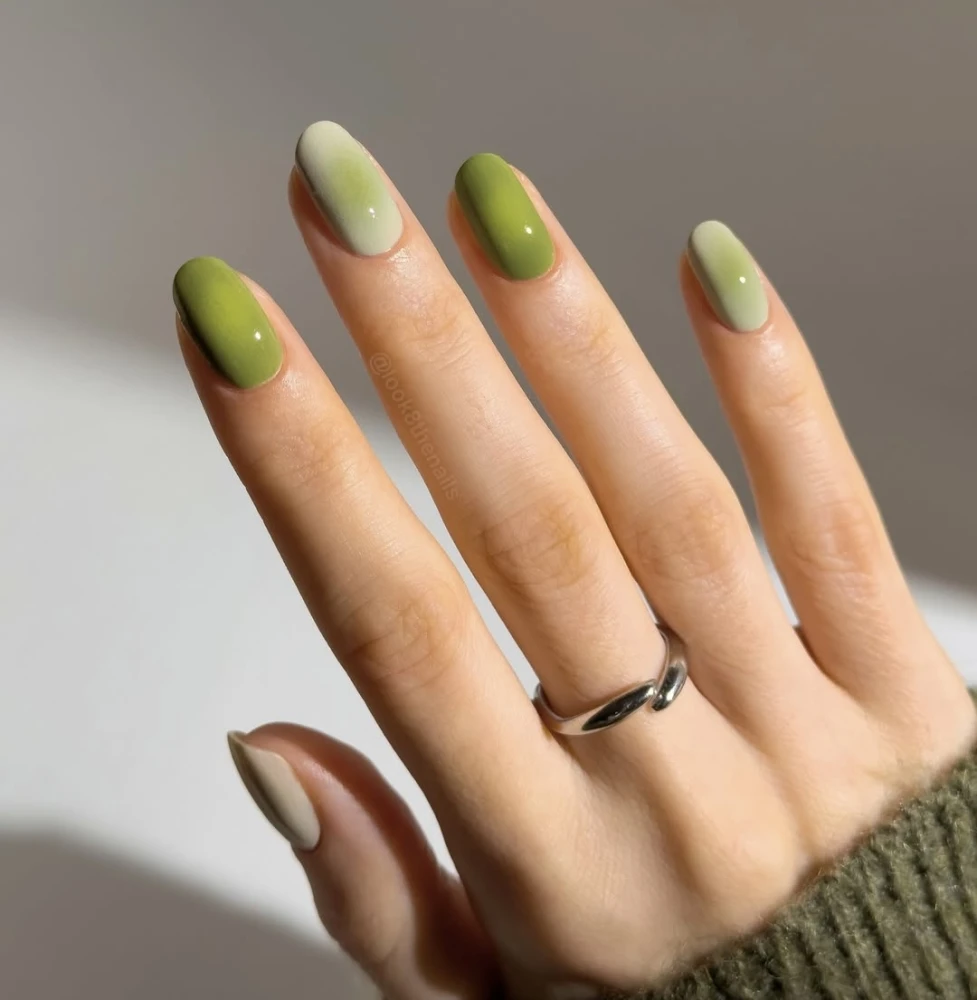 Манікюр з аурою 