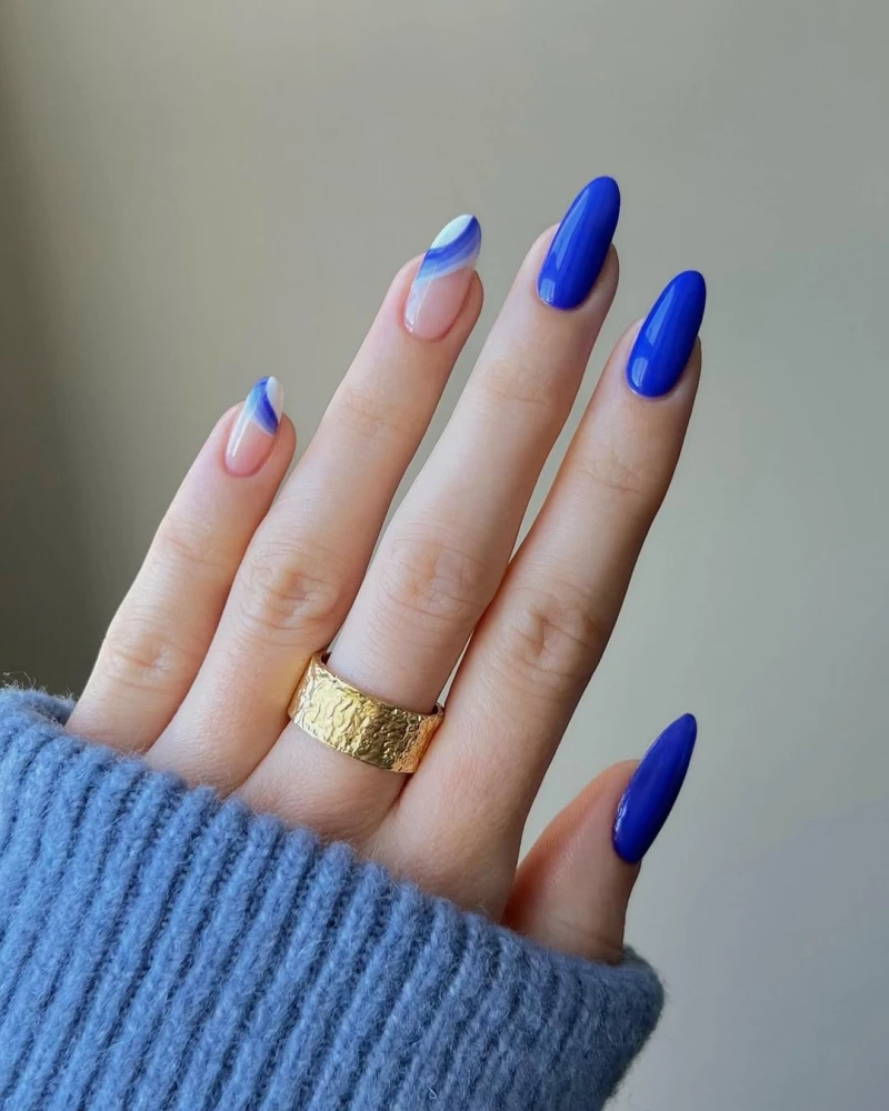 Синій манікюр 