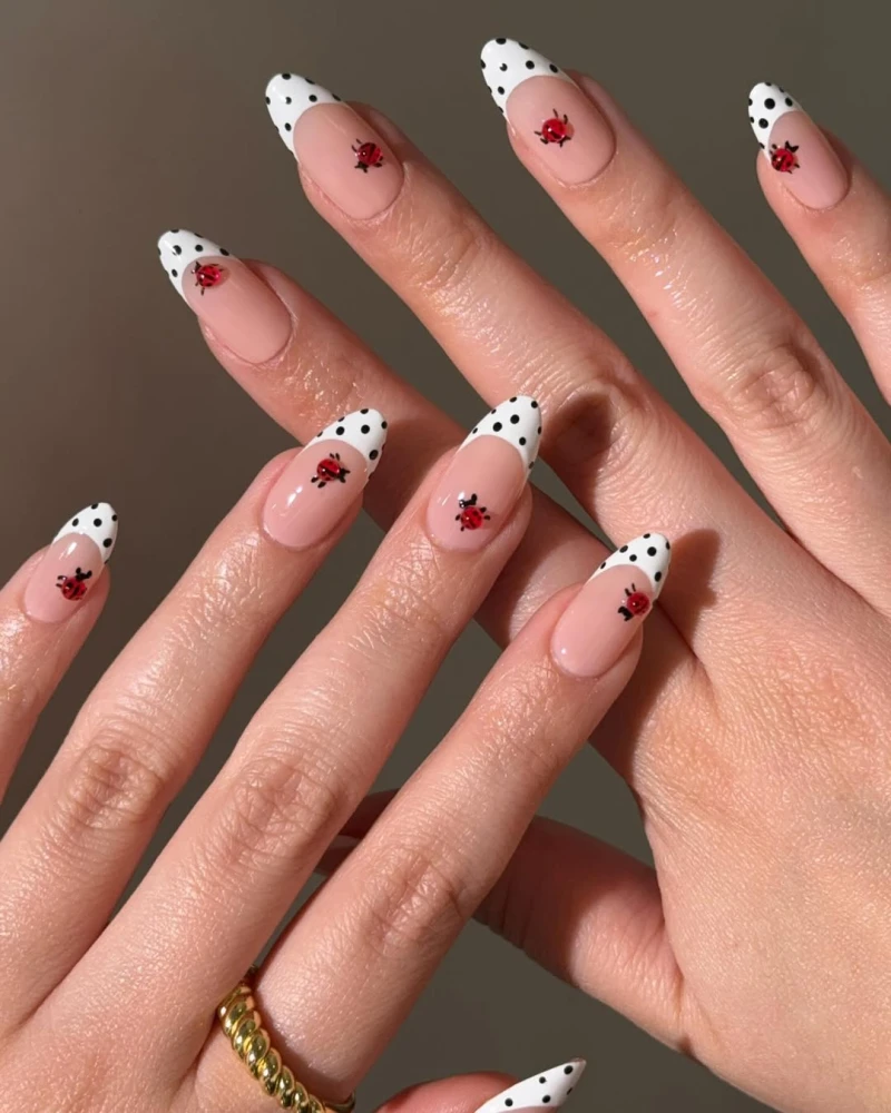 Трендовий французький манікюр 