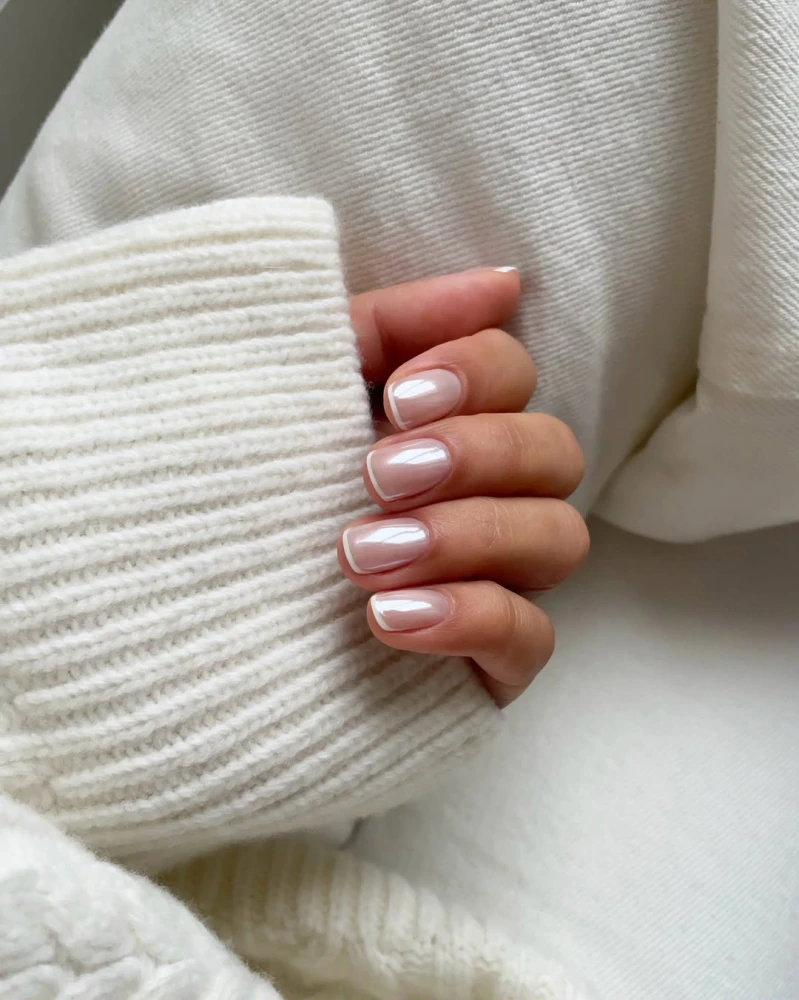 Хромовий французький манікюр 