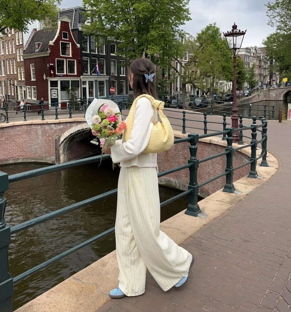 Стильні образи з кросівками