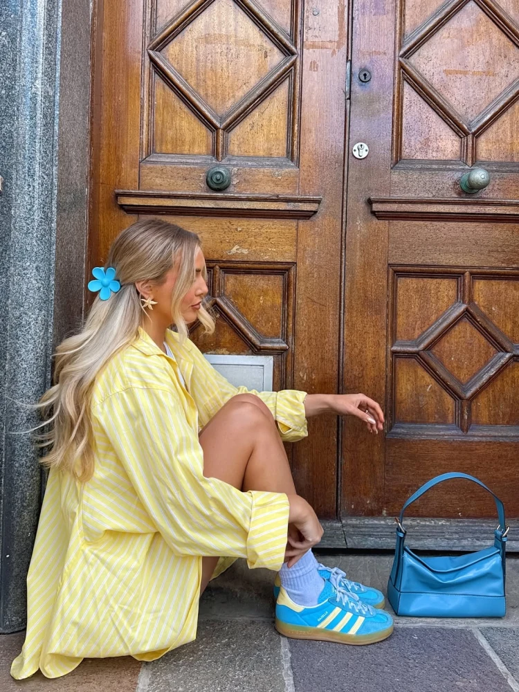 Модні кольорові кросівки